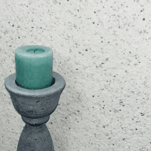 Detailaufnahme: Salbeifarbener Baumwollputz Floxxan Montana 518 mit Cellulose Struktur.