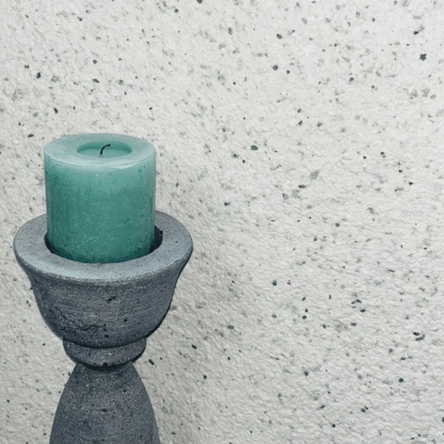 Detailaufnahme: Salbeifarbener Baumwollputz Floxxan Montana 518 mit Cellulose Struktur.