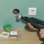 LUX Lochsäge-Set im Einsatz: Bohren eines Lochs für eine Steckdose in einer Wand.
