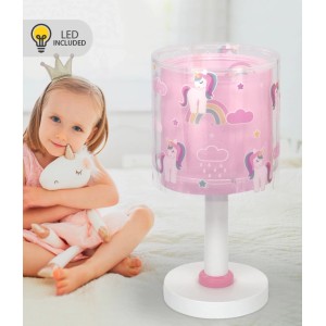 Dalber LED Tischlampe Einhorn, rosa, mit transparentem Doppelschirm, neben spielendem Kind im Kinderzimmer.