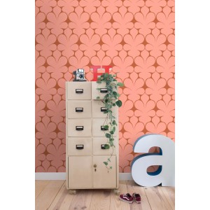 ESTAhome Vliestapete Retro-Ornamente in Terrakotta und Braun an einer Wand, modern dekoriert.