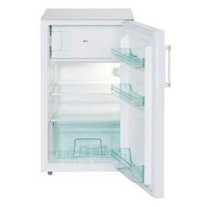 Offener, weißer PKM Unterbau-Kühlschrank KS104.3EUB mit Glasböden und Türfächern.