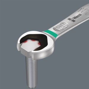 Wera Joker Maul-Ringratschenschlüssel 16 mm im Einsatz an Schraube. Schlüssel aus Chrom-Molybdän-Stahl.