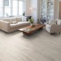 Wohnraum mit Egger NatureSense Aqua Laminat 10 mm in Grau. Wasserfester Laminatboden im modernen Ambiente.