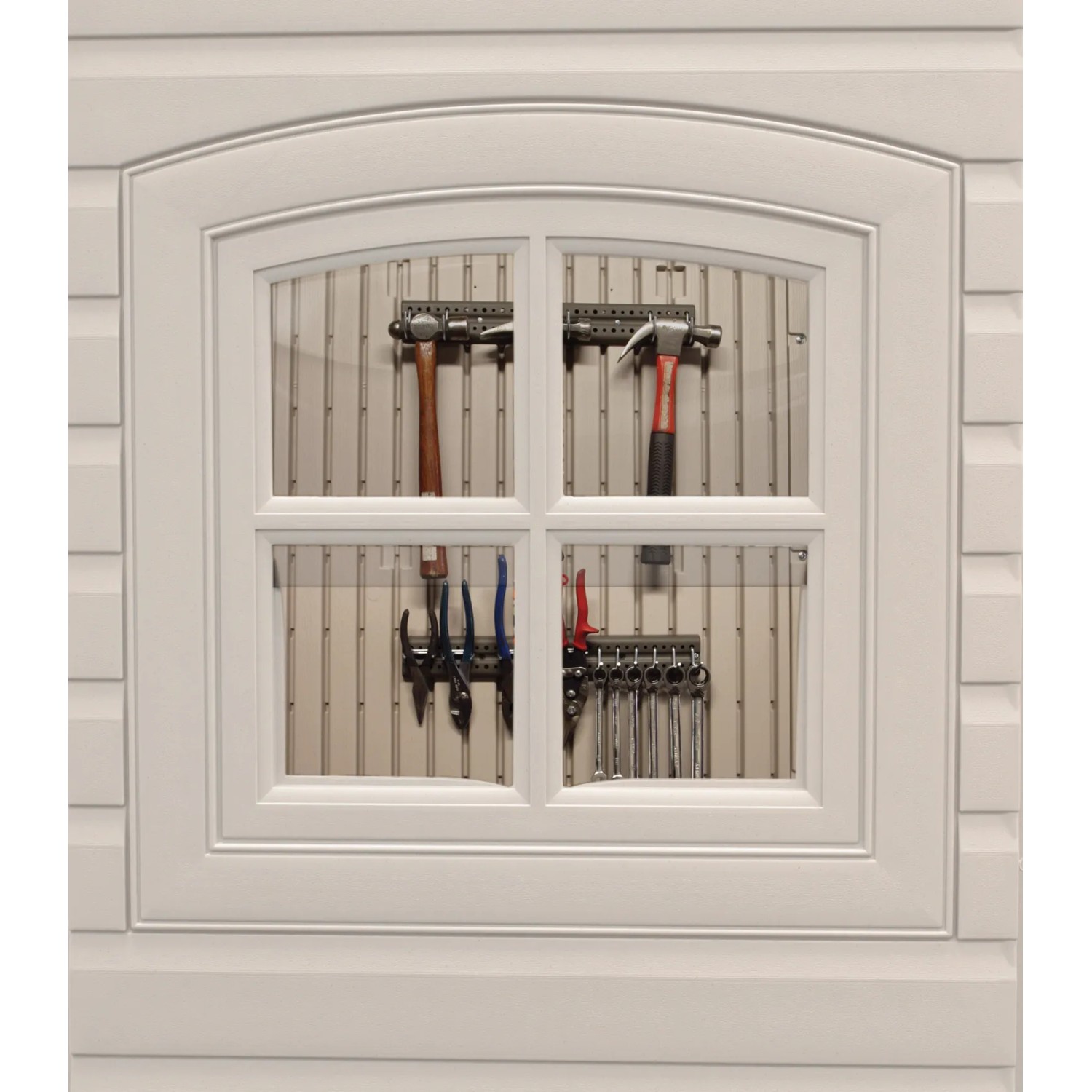 Detailansicht Fenster mit Werkzeugaufhängung im Lifetime Gerätehaus, anthrazit-grau.