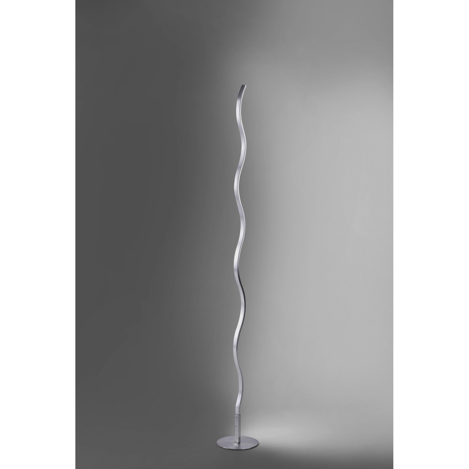 Moderne LED Stehlampe Wave aus Stahl, 120 cm hoch, für Wohnraumbeleuchtung.
