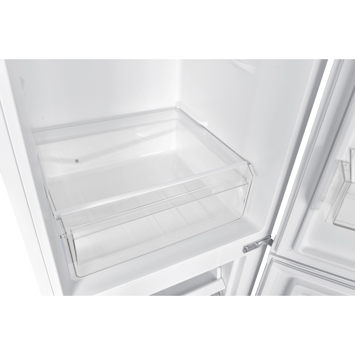 Innenansicht: PKM Kühl-Gefrierkombination KG240EW mit transparenter Gemüseschublade.