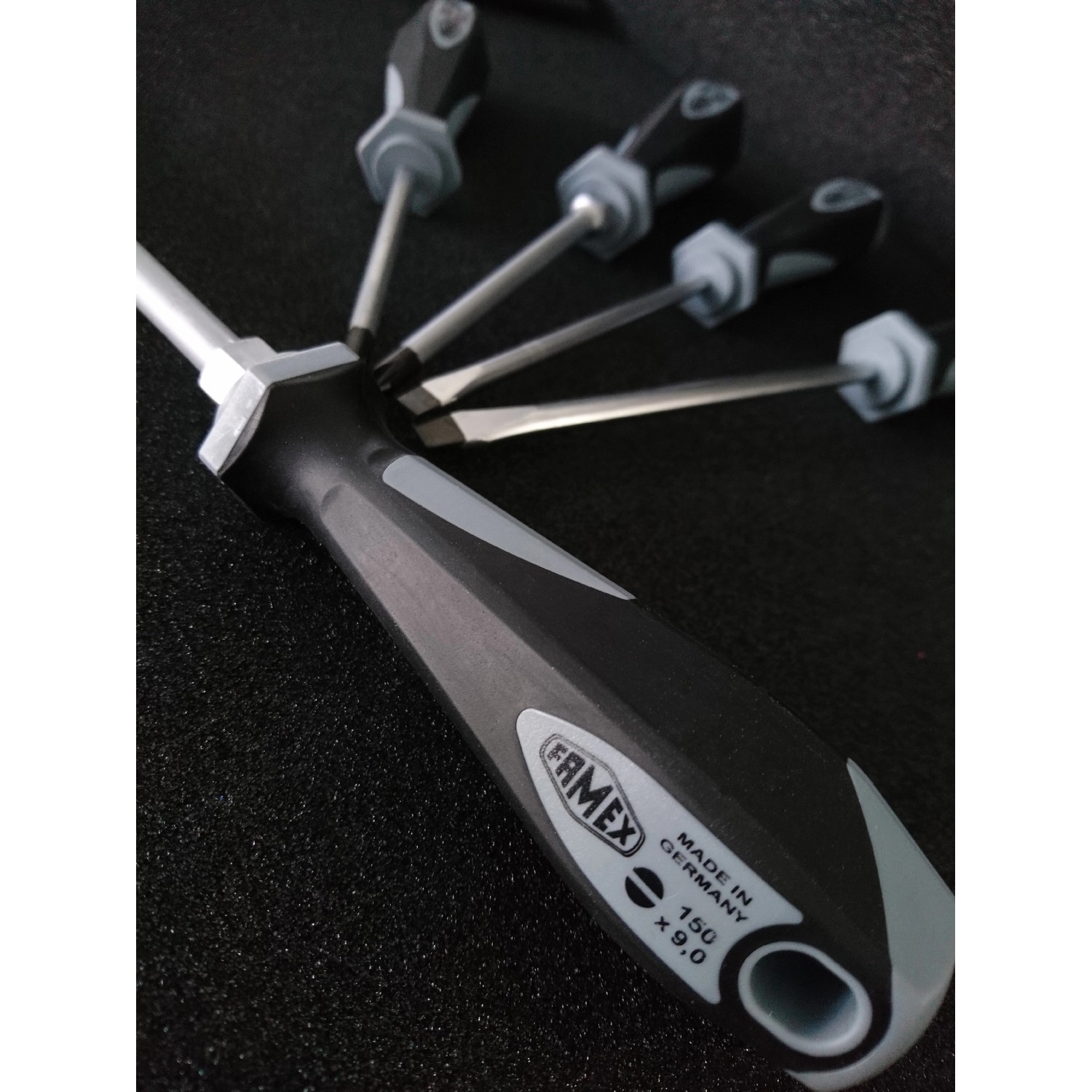 Famex Schraubendreher-Set mit Schlitz, Teil des Werkzeugkoffers Universal 749-88.