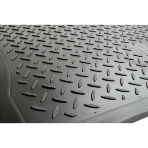 Schwarze Gummi Kofferraumwanne für Mitsubishi Outlander II mit Riffelstruktur.