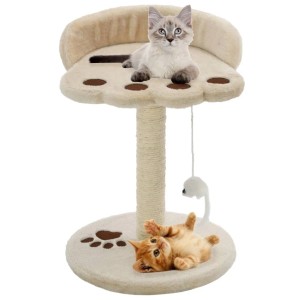 Beiger Kratzbaum mit Sisal, Spielmaus und zwei Katzen auf Liegeflächen in Pfotenform.