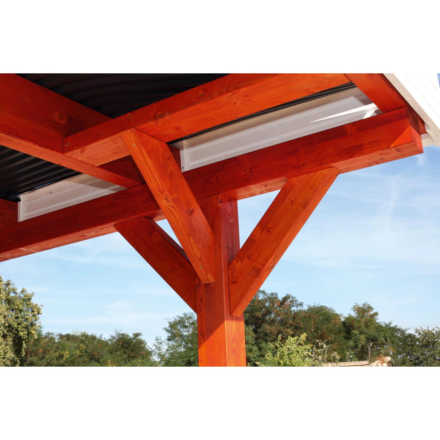 Detailansicht Carport Spessart mit Abstellraum, Holzkonstruktion in Schiefergrau.