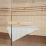 Detailaufnahme: Home Deluxe Sauna SHADOW BIG XL mit Türgriff und Handtuch. Fichtenholz sichtbar.
