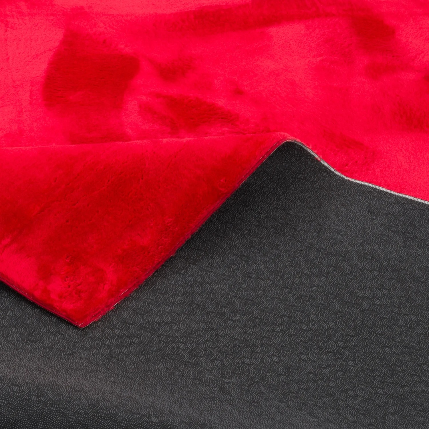 Roter Pergamon Luxus Fellteppich (80x150cm) mit weicher Oberfläche und rutschfester Rückseite.