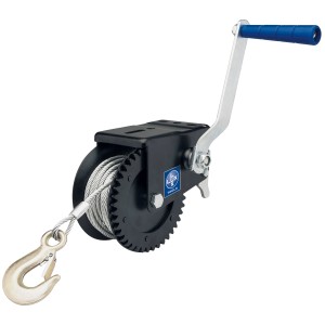 LUX Handseilwinde SW-720: Seilwinde mit Stahlseil und blauem Griff für Lasten bis 720 kg.