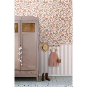 ESTAhome Vliestapete mit Blumenmuster in Lila und Orange im Kinderzimmer.