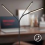 Schwarze Brilo LED-Stehleuchte Mura mit schwenkbaren Leuchtenköpfen und Touchdimmer.