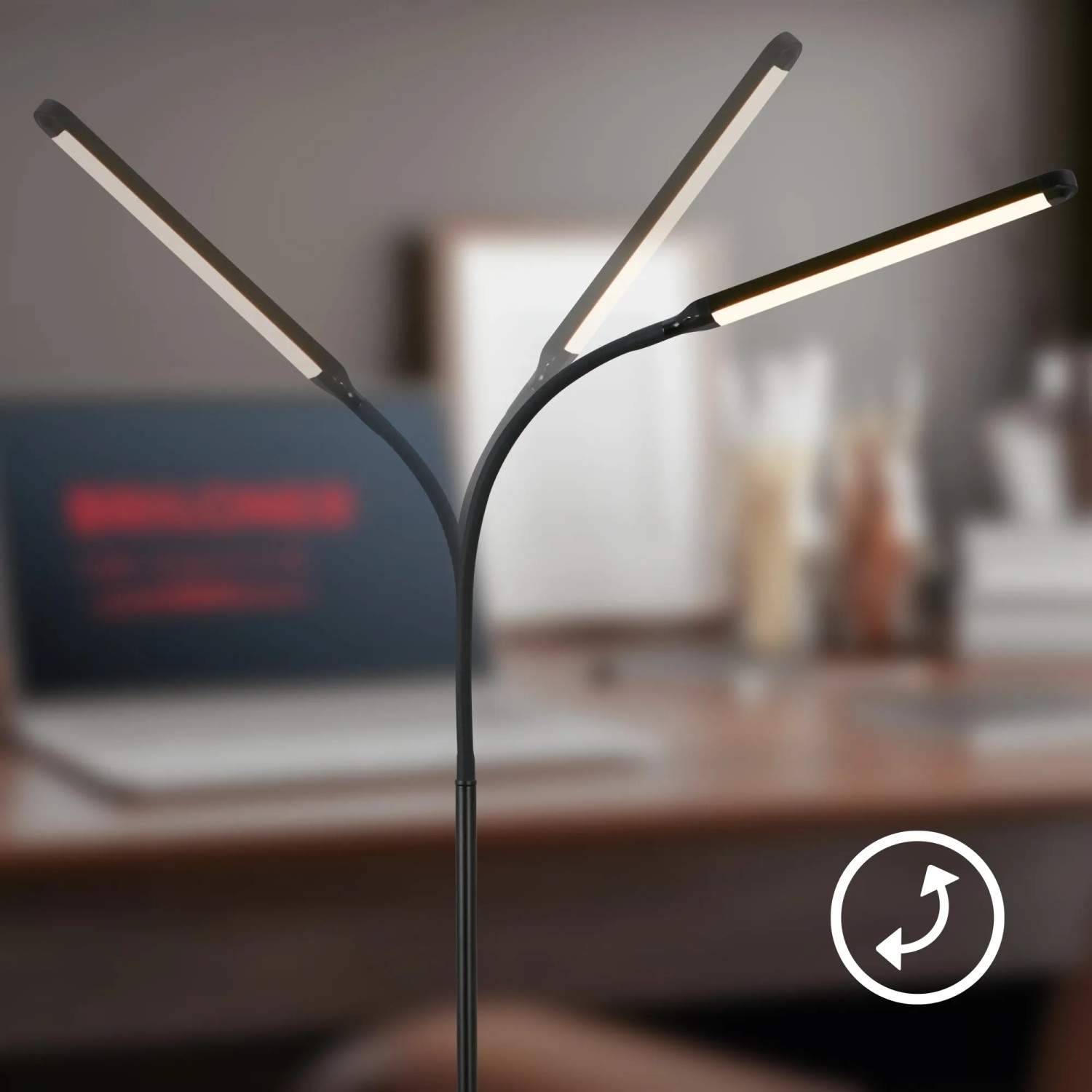 Schwarze Brilo LED-Stehleuchte Mura mit schwenkbaren Leuchtenköpfen und Touchdimmer.