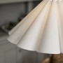 Weiße PR Home Freja Pendelleuchte aus Baumwollstoff, blütenblattförmig gefaltet, im skandinavischen Design.