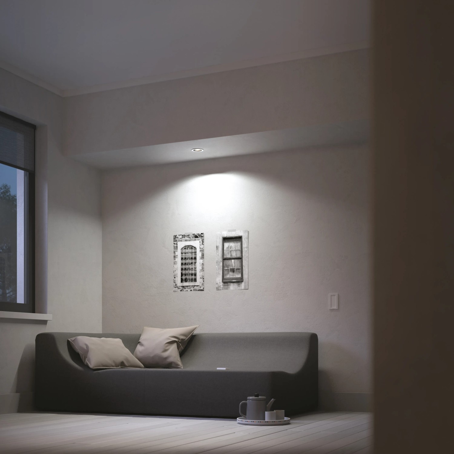 Wohnzimmer mit Philips Hue LED Einbauspot Milliskin, der warmweißes Licht spendet.