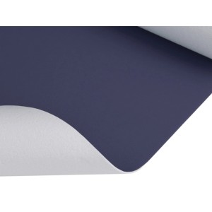 Dunkelblauer PVC Expotop Bodenbelag, unifarben, aufgerollt. Weiße Rückseite sichtbar. Strapazierfähig.