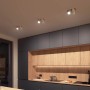 Moderne Küche mit Philips Hue LED MR16 Spots für stimmungsvolle Beleuchtung.