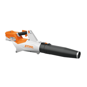 Stihl Akku-Blasgerät BGA 60, orange-weißes Gehäuse, schwarzes Blasrohr zur Laubentfernung.