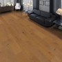 Verlegtes Living by Haro Parkett Eiche Caramel Landhausdiele im Wohnraum.