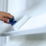 LUX Schaumwalze im Einsatz: Feines Lackieren mit dem 12-teiligen Maler-Set für glatte Oberflächen.
