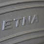 Detailaufnahme: Wamsler Etna Kaminofen aus Gusseisen, Modellname "Etna" sichtbar.