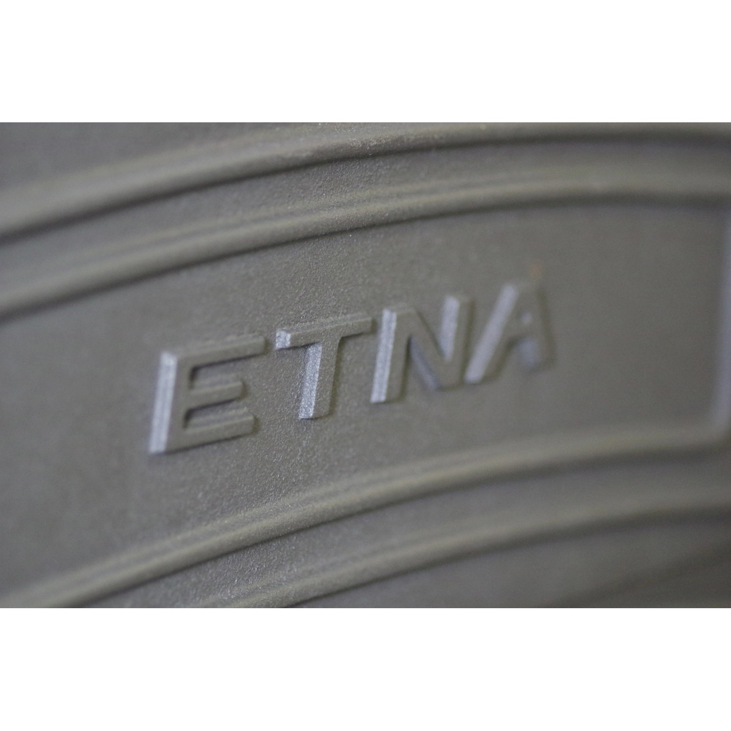 Detailaufnahme: Wamsler Etna Kaminofen aus Gusseisen, Modellname "Etna" sichtbar.