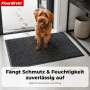 Anthrazit Schmutzfangmatte mit Hund und Schmutz im Eingangsbereich. Waschbare, rutschfeste Fußmatte für Haustiere.