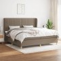 Boxspringbett Taupe 200x200 cm mit Stoffbezug und hohem Kopfteil.