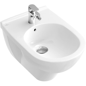 Villeroy & Boch O.novo Bidet, wandhängend, weiß mit Armatur und Überlauf.