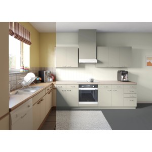 Helle Küche mit Alpina Wandfarbe Bad & Küche Kreidefelsen an den Wänden.