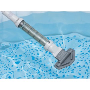 Bestway Lay-Z-Spa Akku Poolsauger im Wasser, zur Reinigung von Whirlpools und Pools.
