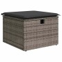 Grauer vidaXL Gartenmöbel-Fußhocker aus Polyrattan mit dunklem Kissen.