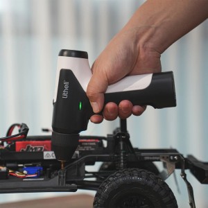 Litheli Akku-Mini-Bohrmaschine im Einsatz. Kompakter Akkuschrauber mit Akku.