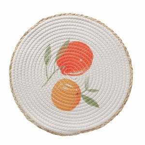 Rundes Tischset Fruits von Boltze, Baumwolle/Seegras, mit Orangen-Motiv in Gelb, Orange und Weiß.