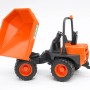 Bruder AUSA Minidumper, orangefarbenes Spielzeug-Baufahrzeug mit Kippmulde und Knicklenkung.