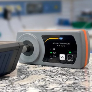 PCE Instruments Schall Kalibrator SC 43 zur präzisen Schallpegel-Messung.