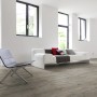 Wohnraum mit Gerflor Vinylboden Senso Clic in Holzoptik Pecan. Designboden mit Klick-System.