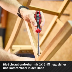 Einhell Bit-Schraubendreher mit 2K-Griff im Einsatz, Teil des Werkzeugkoffer Mechanik Sets.