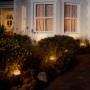 Philips Hue Calla Sockelleuchte, Erweiterung für den Garten, warmweißes Licht.