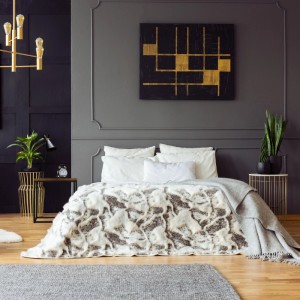 Relaxdays Beistelltisch Industrial Design mit brauner Holzoptik-Platte und schwarzem Stahlgestell als Nachttisch.