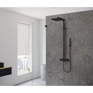 Schwarzes, eckiges Aufputz-Duschsystem mit Thermostat von Kronenbach mit Kopf- und Handbrause.