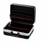 Geöffneter, schwarzer Werkzeugkoffer PARAT CLASSIC Plus CP-7 mit Werkzeugfächern.