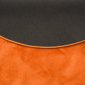 Detailansicht: Runder, orangefarbener Hochflor Teppich (200x200cm) mit weicher Oberfläche und rutschfester Rückseite.