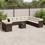 Braune 12-tlg. vidaXL Garten-Sofagarnitur aus Poly Rattan mit cremefarbenen Kissen.