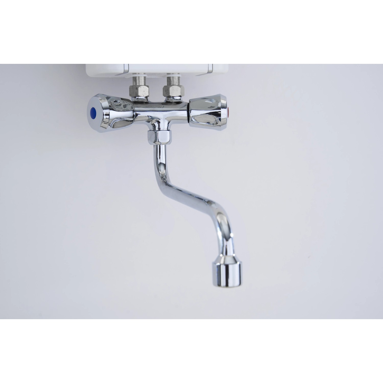 Thermoflow Klein-Durchlauferhitzer 3,5 kW mit Armatur, Chrom-Optik.