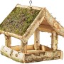 Kleines Vogelfutterhaus aus Birke mit Moosdach für Wildvögel.